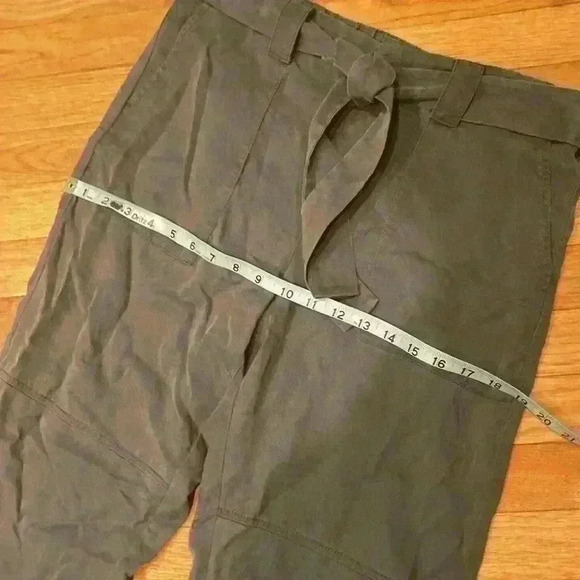 Banana Republic, belted, gray cropped joggers size 8 - Picture 5 of 7
